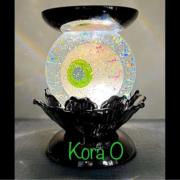 BBW Eyeball Water Globe 3-Wick Candle Pedestal NEW - Picture 2 of 3